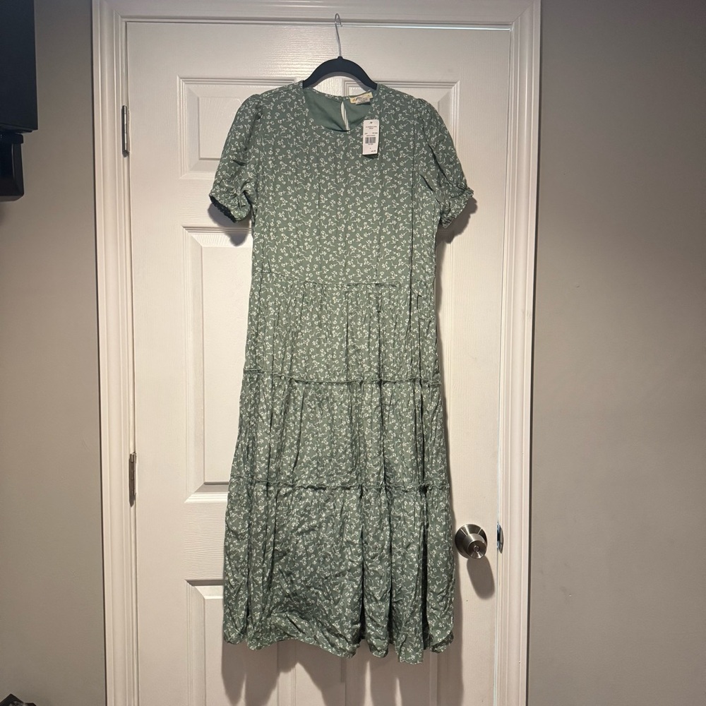NWT Sweet Magnolia L Green Floral Midi Dress